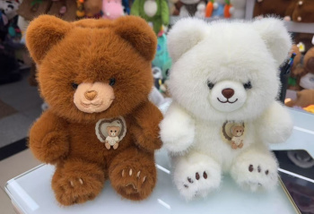 им Медведь арт. YE241125-1-209/250221-1/251101-2 С брошью-медвеженком 35 см цвета микс в пак.)